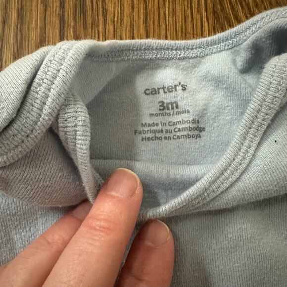 Carter’s long sleeve onesie bundle - stripes and solids, size 3 month (set of 4) - Picture 5 of 9